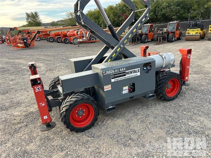 SkyJack 6826RT 4x4 Dual Fuel Scissor Lift Škarjaste dvižne ploščadi