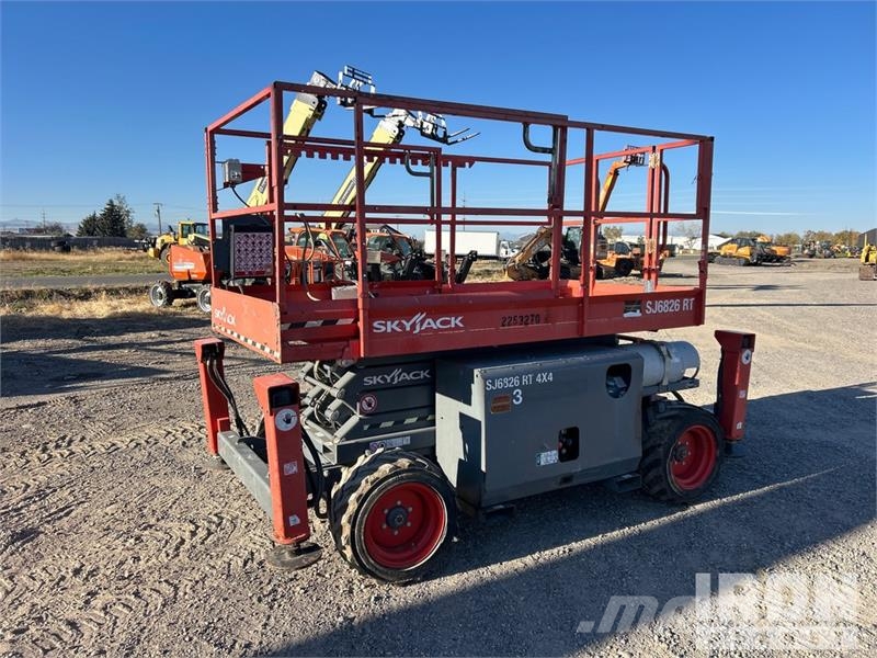 SkyJack 6826RT 4x4 Dual Fuel Scissor Lift Scissor lifts