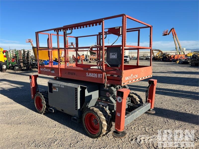 SkyJack 6826RT 4x4 Dual Fuel Scissor Lift Scissor lifts