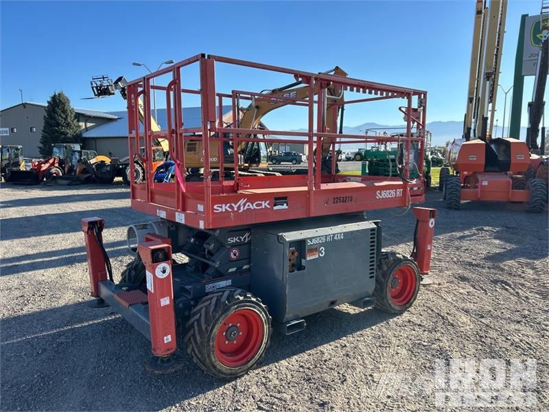 SkyJack 6826RT 4x4 Dual Fuel Scissor Lift Scissor lifts