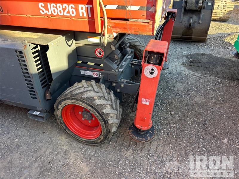 SkyJack 6826RT 4x4 Dual Fuel Scissor Lift Scissor lifts