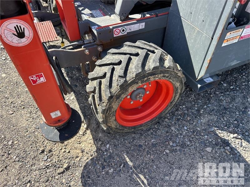 SkyJack 6826RT 4x4 Dual Fuel Scissor Lift Škaraste platforme