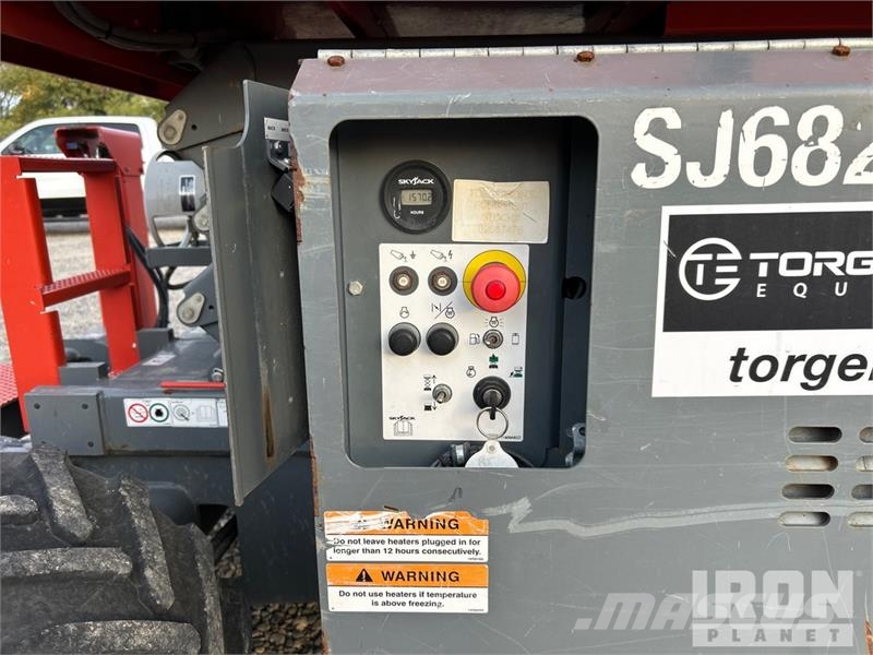 SkyJack 6826RT 4x4 Dual Fuel Scissor Lift Škarjaste dvižne ploščadi