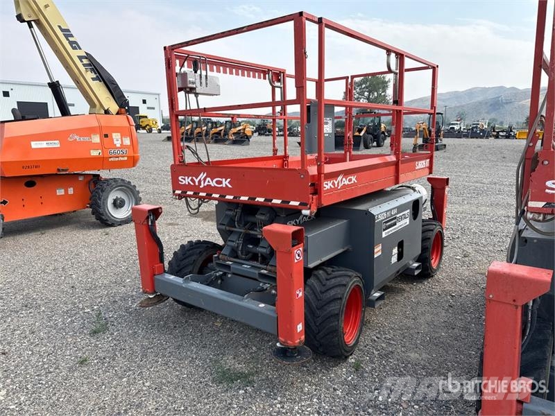 SkyJack 6826RT 4x4 LPG Scissor Lift Škaraste platforme