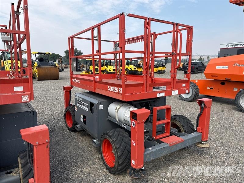 SkyJack 6826RT 4x4 LPG Scissor Lift Škaraste platforme