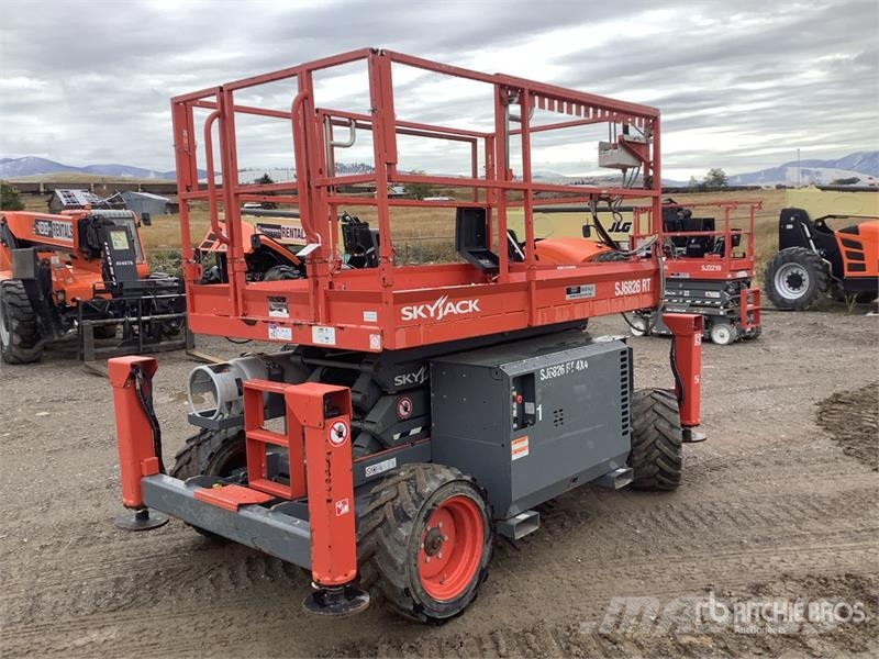 SkyJack 6826RT 4x4 Scissor Lift Škarjaste dvižne ploščadi