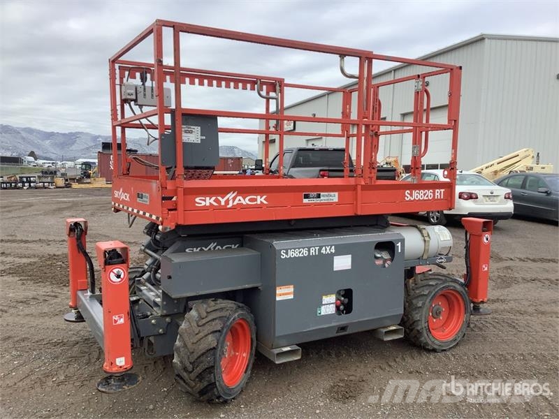 SkyJack 6826RT 4x4 Scissor Lift Škarjaste dvižne ploščadi