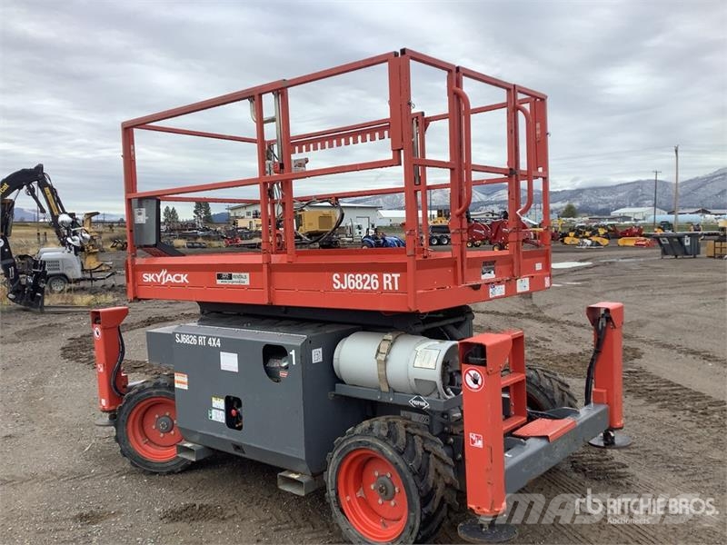 SkyJack 6826RT 4x4 Scissor Lift Škarjaste dvižne ploščadi