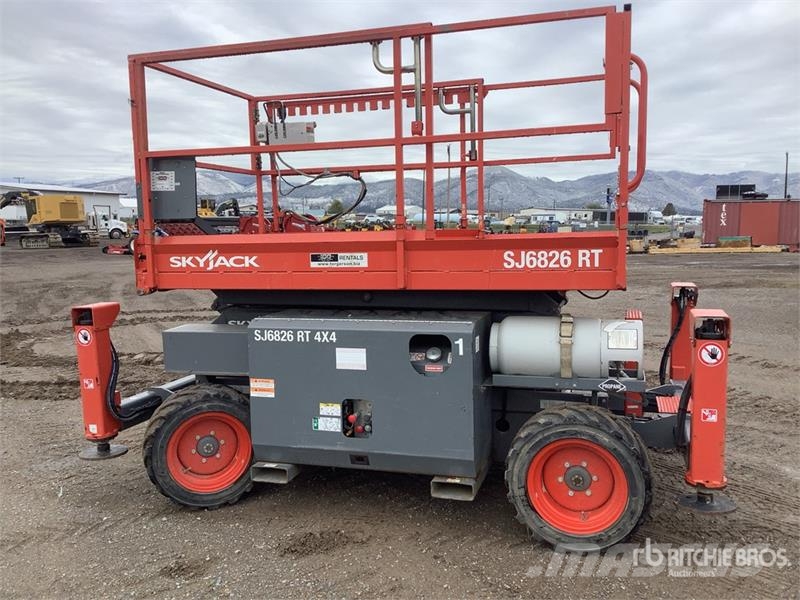 SkyJack 6826RT 4x4 Scissor Lift Škarjaste dvižne ploščadi