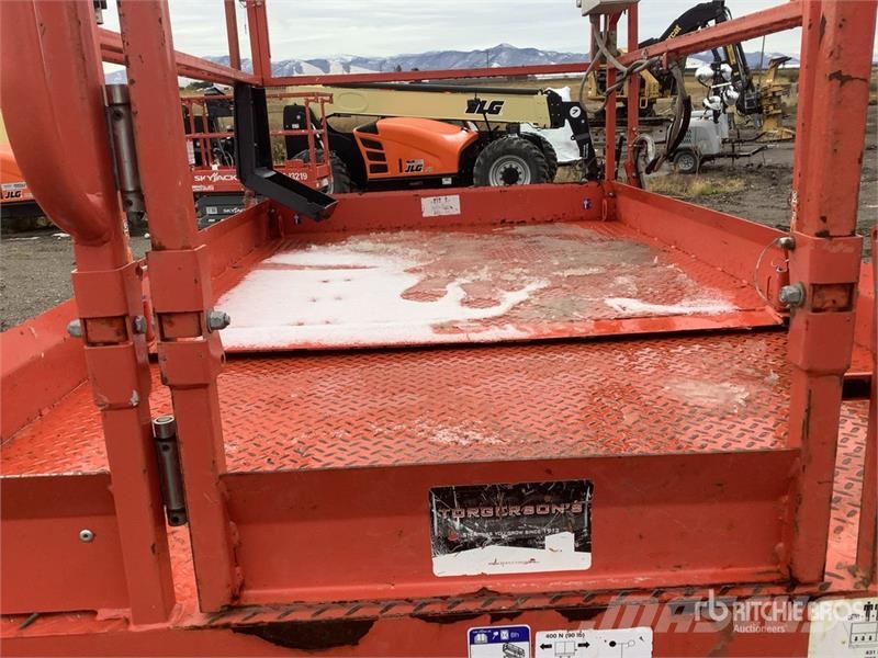 SkyJack 6826RT 4x4 Scissor Lift Škarjaste dvižne ploščadi