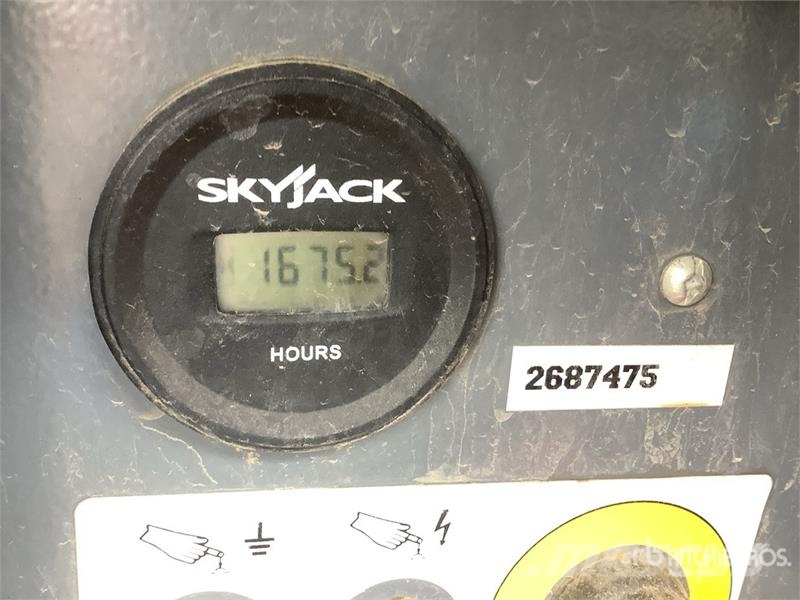 SkyJack 6826RT 4x4 Scissor Lift Škarjaste dvižne ploščadi