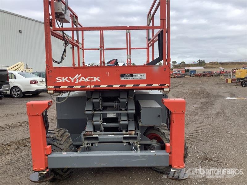 SkyJack 6826RT 4x4 Scissor Lift Škarjaste dvižne ploščadi