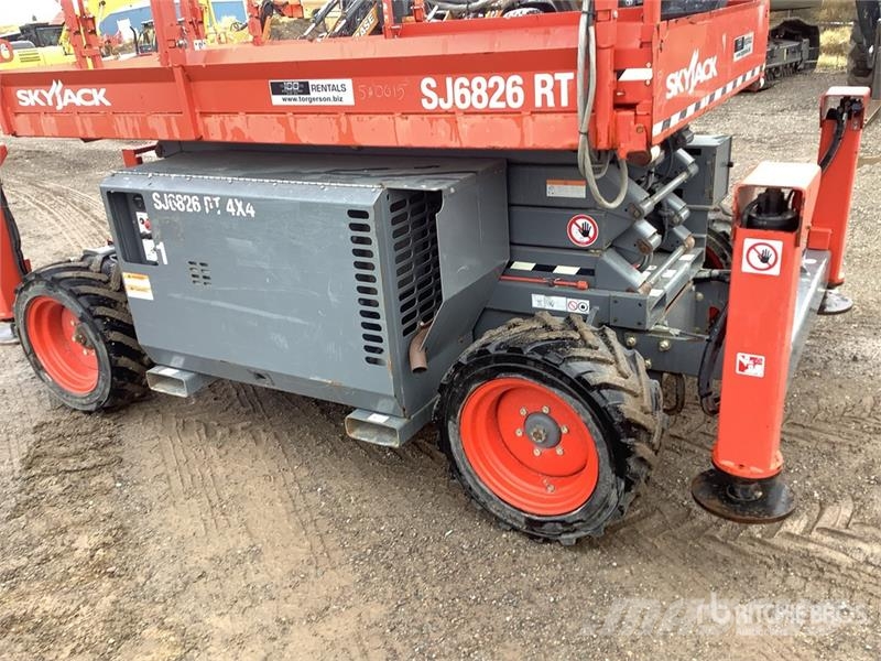 SkyJack 6826RT 4x4 Scissor Lift Škarjaste dvižne ploščadi