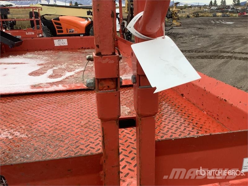 SkyJack 6826RT 4x4 Scissor Lift Škarjaste dvižne ploščadi