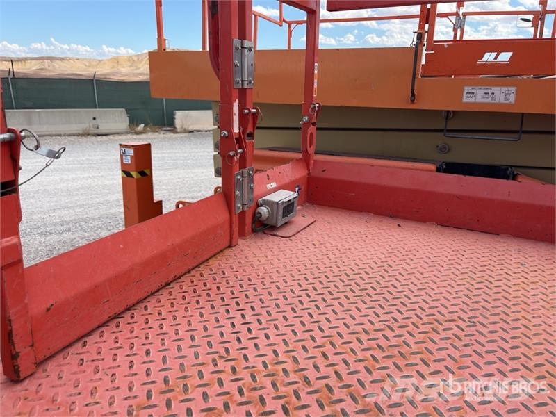 SkyJack 6832RT 4x4 Dual Fuel Scissor Lift Škarjaste dvižne ploščadi