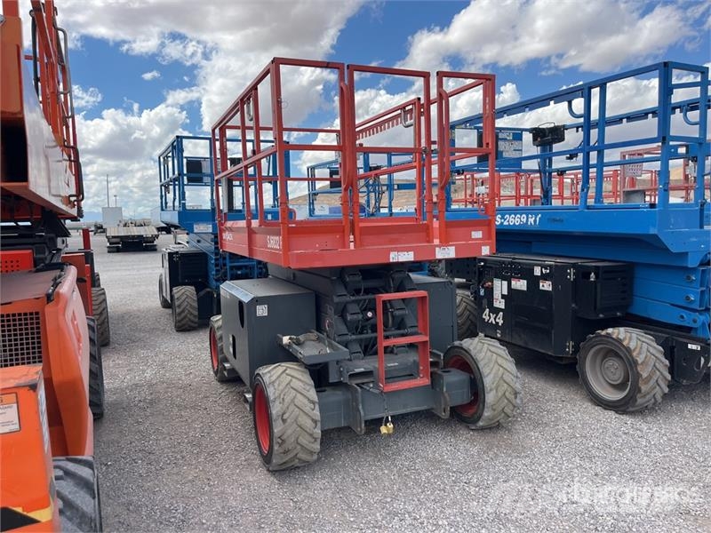 SkyJack 6832RT 4x4 Dual Fuel Scissor Lift Škarjaste dvižne ploščadi