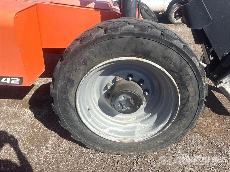 SkyJack 8042 Telehandler Teleskopiskie manipulatori