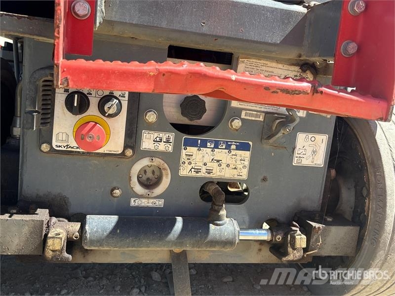 SkyJack SJ 3226 Electric Scissor Lift Škaraste platforme