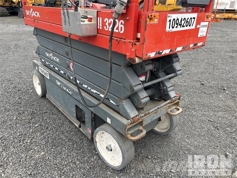 SkyJack SJ III 3226 Electric Scissor Lift 剪叉式升降机