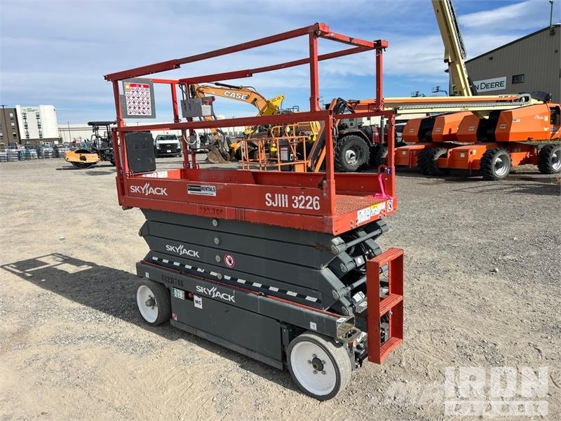 SkyJack SJ III 3226 Electric Scissor Lift Ollós emelők