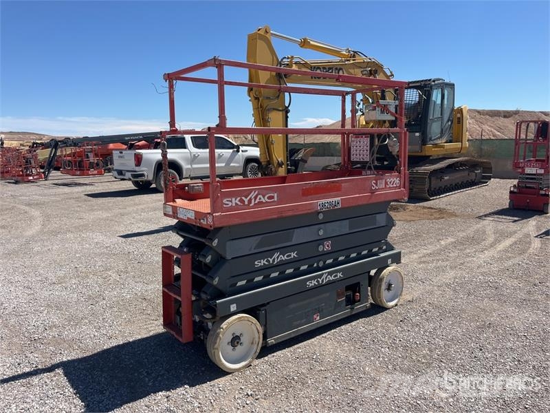 SkyJack SJ III 3226 Electric Scissor Lift رافعات مقصية الشكل