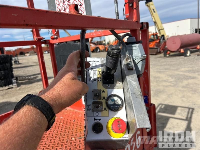 SkyJack SJ III 3226 Electric Scissor Lift Ollós emelők