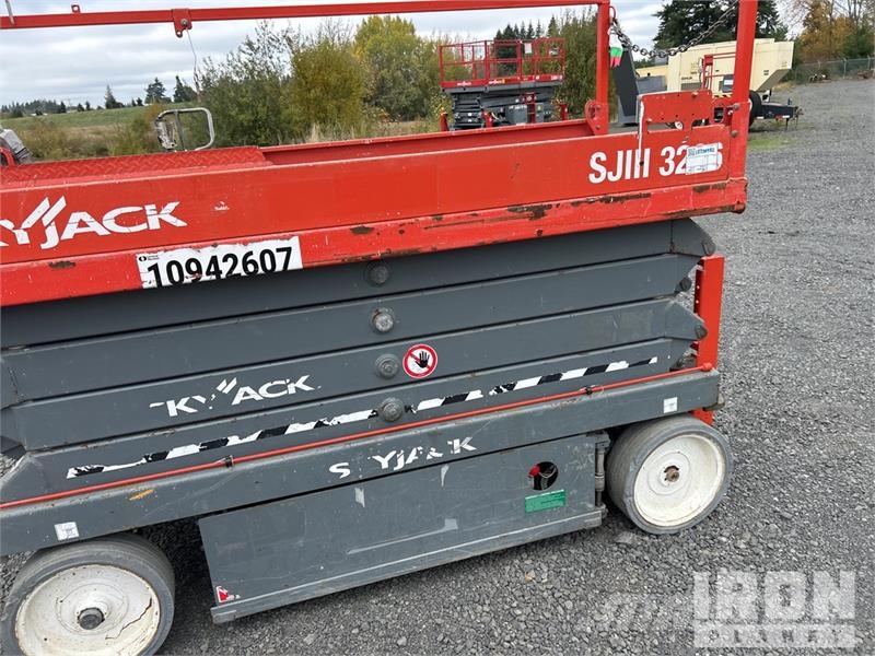 SkyJack SJ III 3226 Electric Scissor Lift 剪叉式升降机