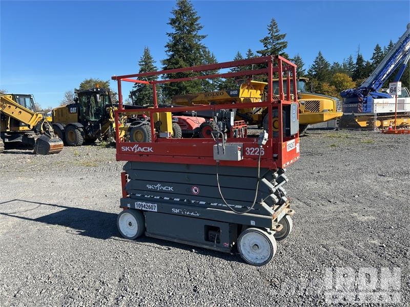 SkyJack SJ III 3226 Electric Scissor Lift 剪叉式升降机