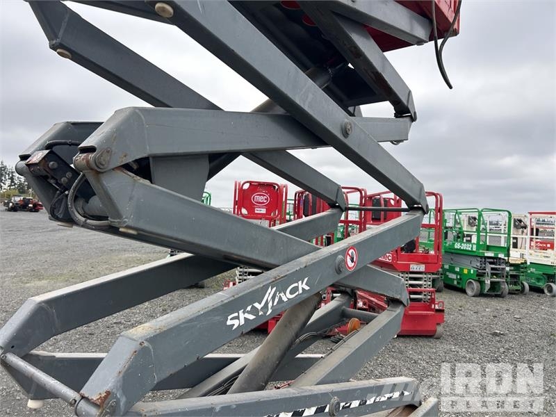 SkyJack SJ III 3226 Electric Scissor Lift 剪叉式升降机