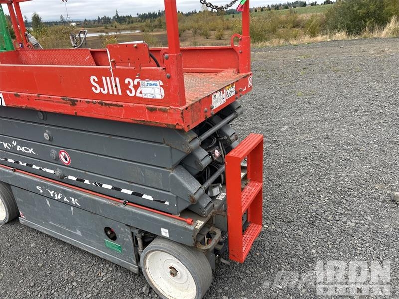 SkyJack SJ III 3226 Electric Scissor Lift 剪叉式升降机