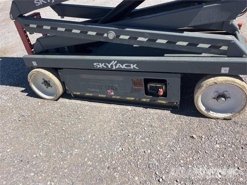 SkyJack SJ III 3226 Electric Scissor Lift رافعات مقصية الشكل