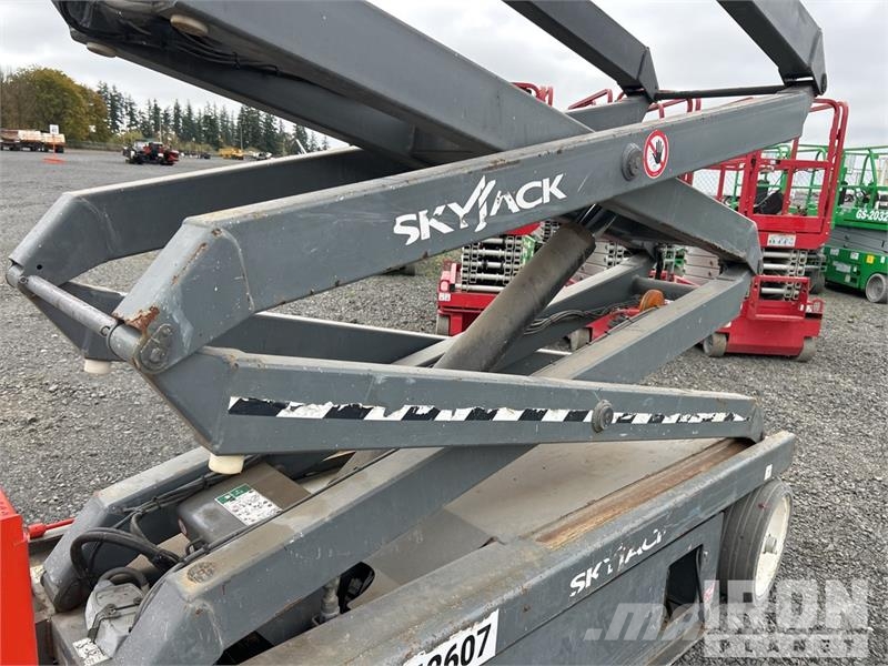 SkyJack SJ III 3226 Electric Scissor Lift 剪叉式升降机