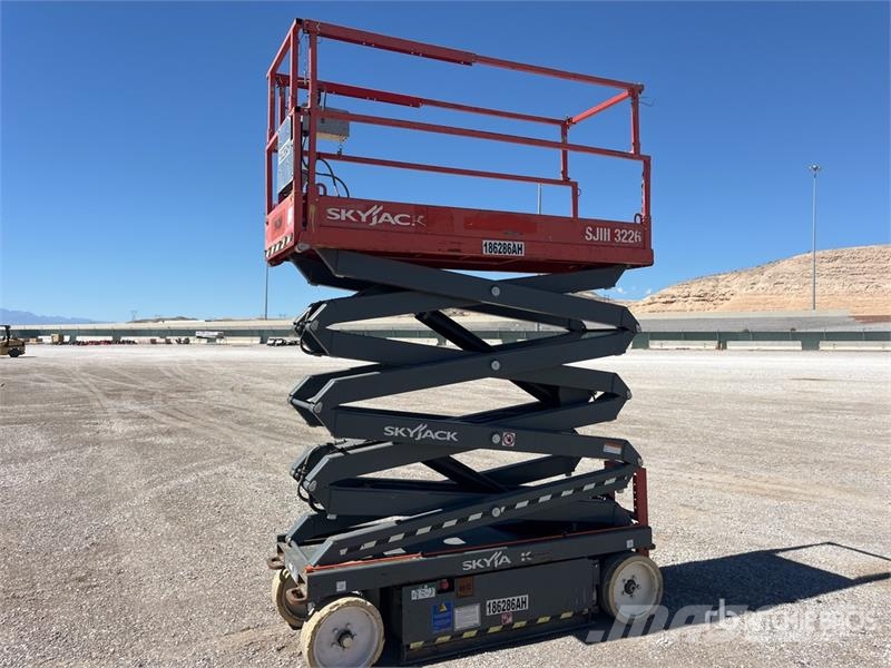 SkyJack SJ III 3226 Electric Scissor Lift رافعات مقصية الشكل