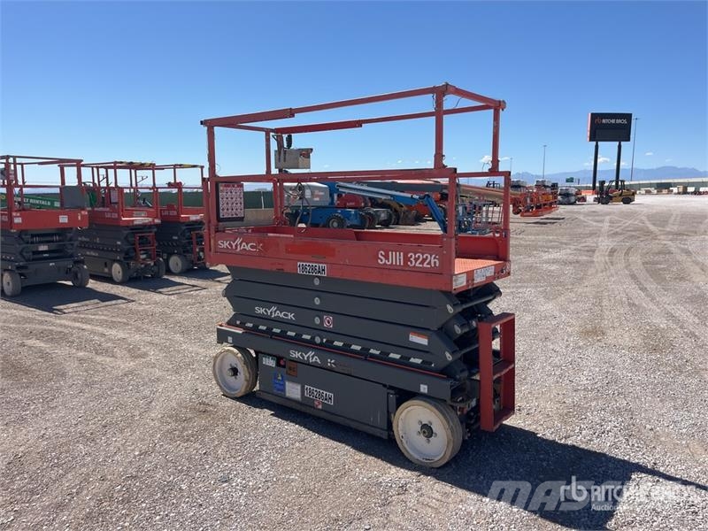 SkyJack SJ III 3226 Electric Scissor Lift رافعات مقصية الشكل