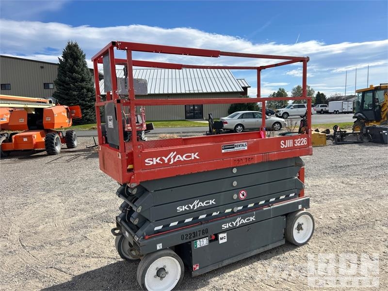 SkyJack SJ III 3226 Electric Scissor Lift Ollós emelők