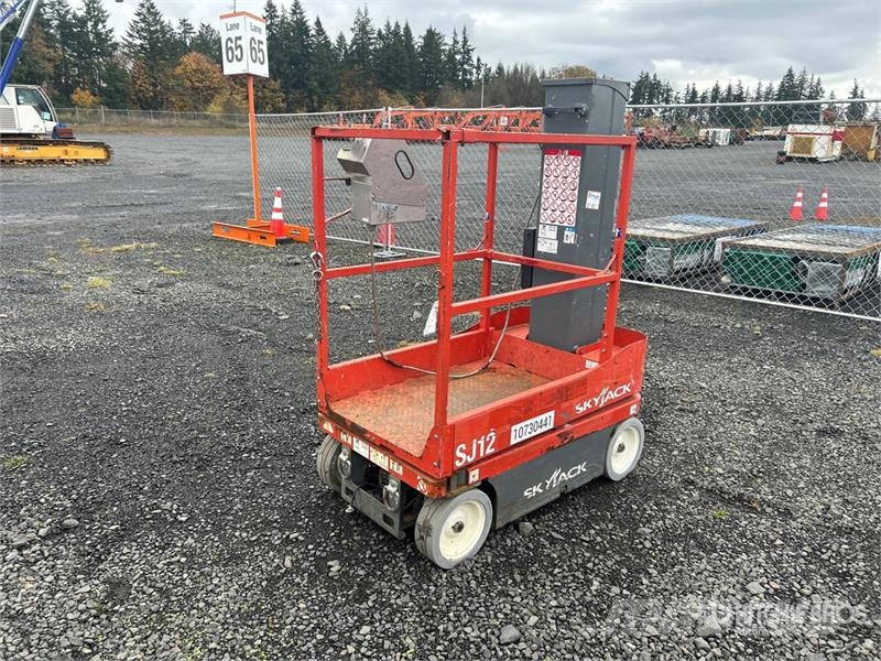 SkyJack SJ12 Plataformas con jaula de elevación