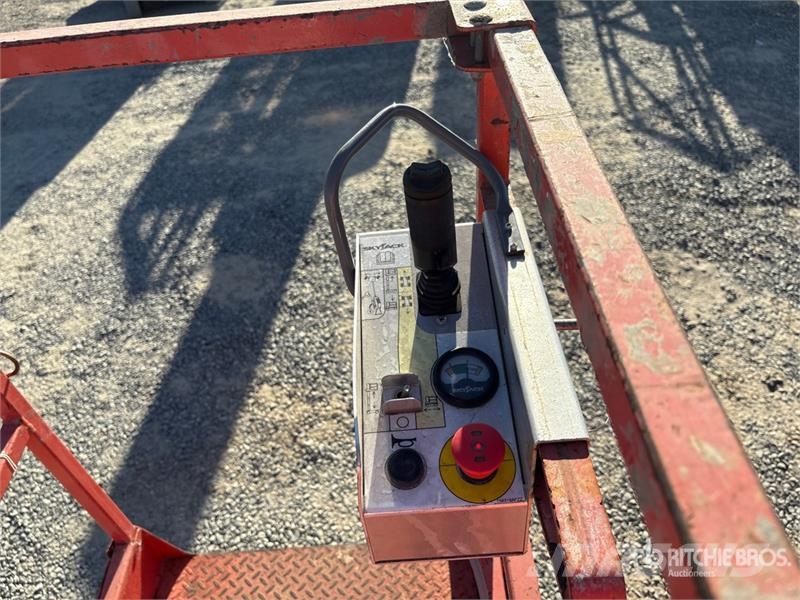 SkyJack SJ12 Jarbolne penjajuće platforme