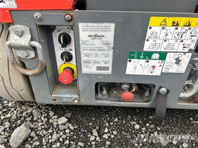 SkyJack SJ12 Plataformas con jaula de elevación
