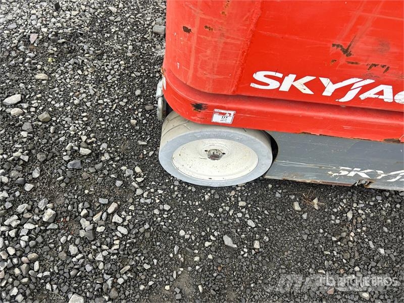 SkyJack SJ12 Plataformas con jaula de elevación