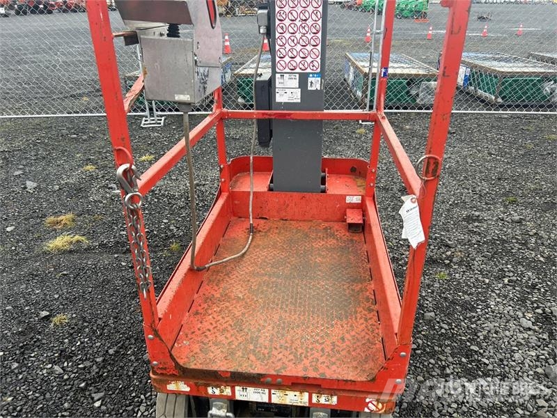 SkyJack SJ12 Plataformas con jaula de elevación