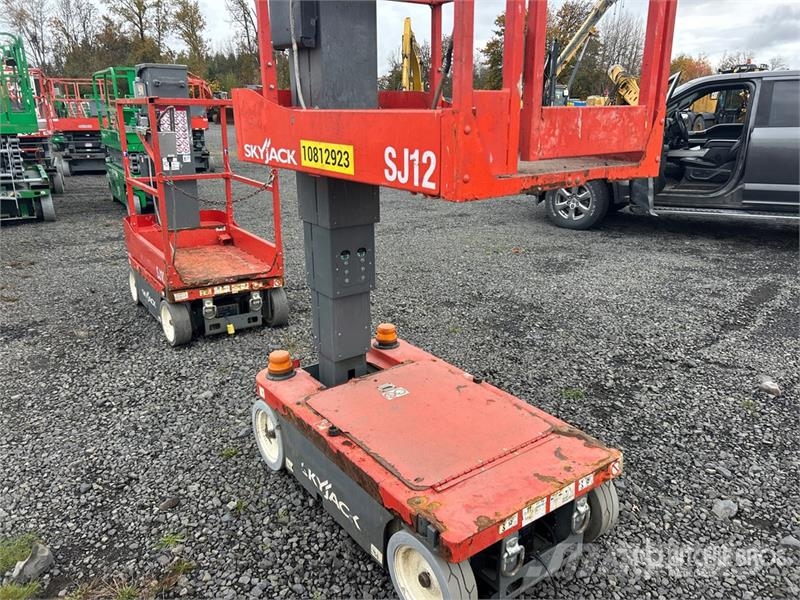 SkyJack SJ12 Plataformas con jaula de elevación