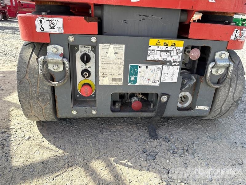 SkyJack SJ12 Plataformas elevatórias verticais