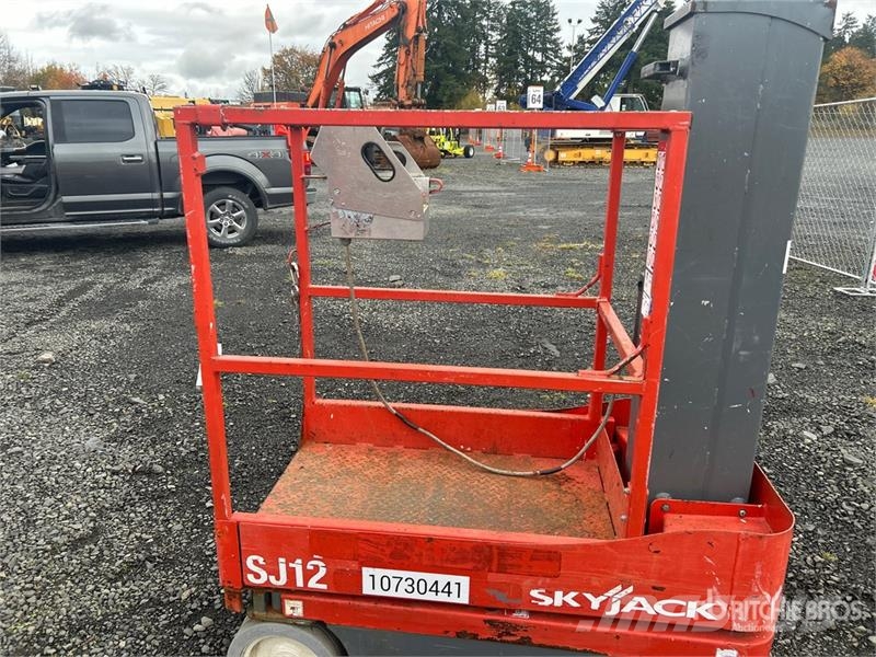 SkyJack SJ12 Plataformas con jaula de elevación