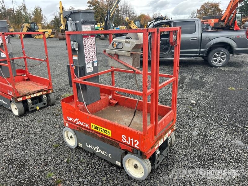 SkyJack SJ12 Plataformas con jaula de elevación