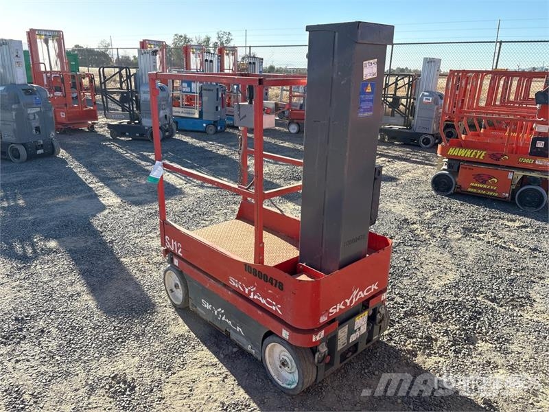 SkyJack SJ12 Jarbolne penjajuće platforme