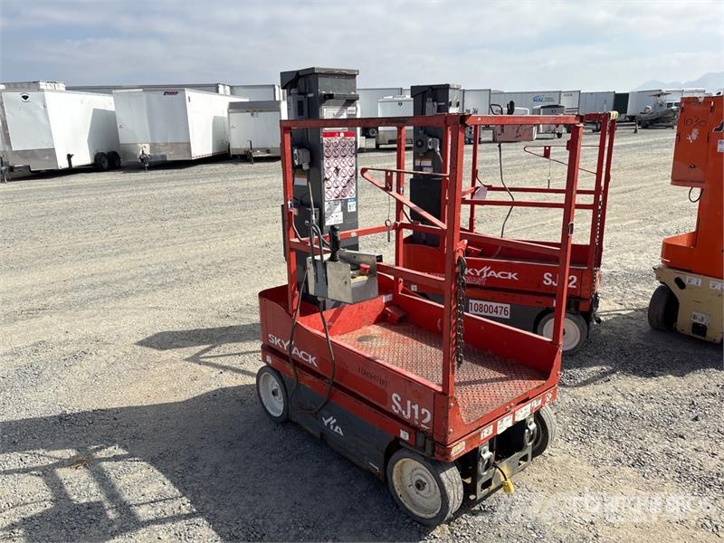 SkyJack SJ12 Plataformas elevatórias verticais