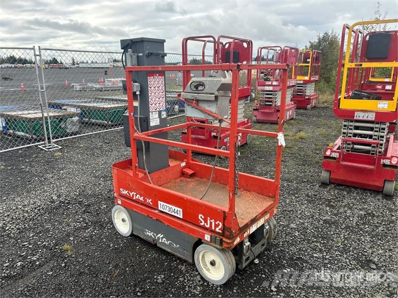 SkyJack SJ12 Plataformas con jaula de elevación