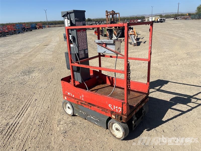 SkyJack SJ12 Vertical Mast Lift Personenaufzüge
