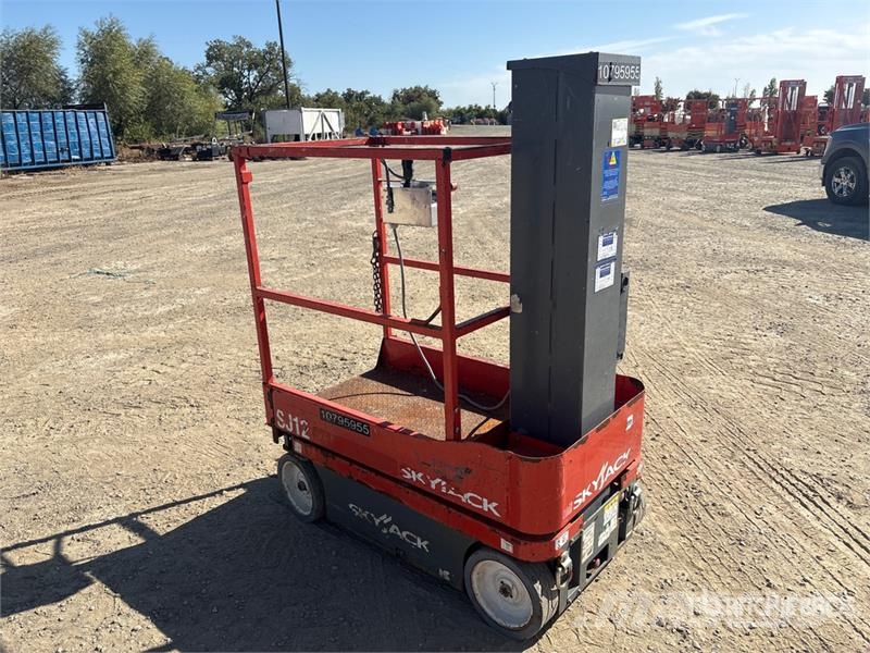 SkyJack SJ12 Vertical Mast Lift Personenaufzüge