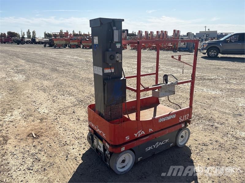 SkyJack SJ12 Vertical Mast Lift Personenaufzüge
